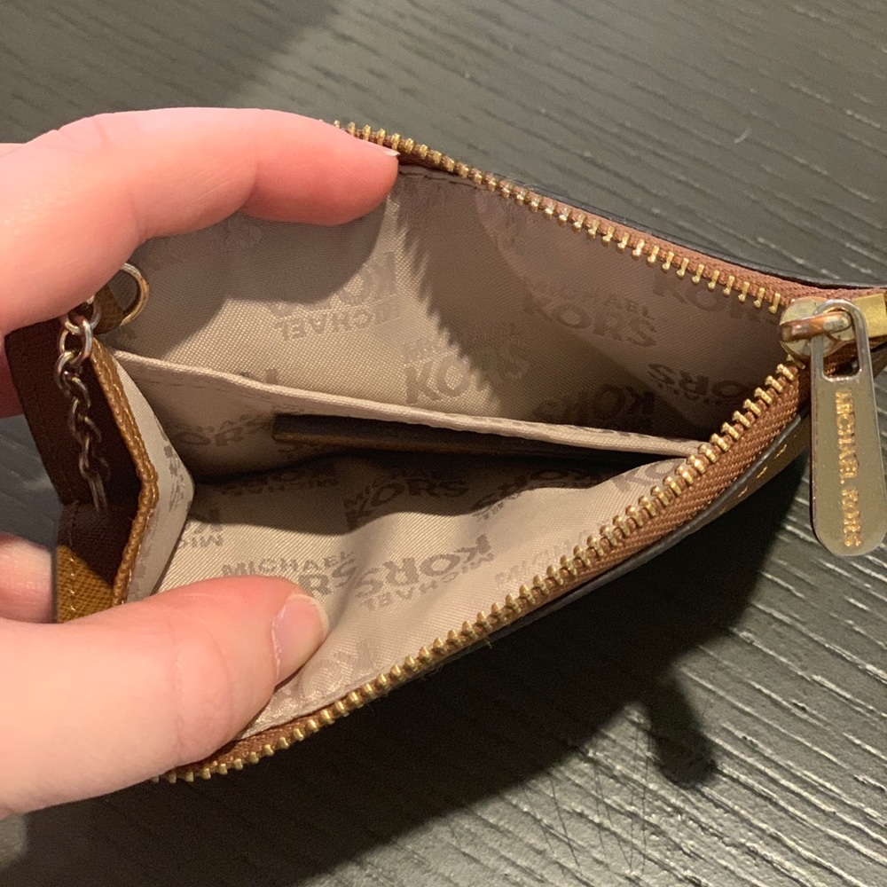 Micheal Kors tan keychain card holder - Picture 3 of 3